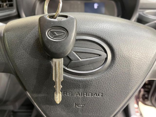 【キーレス】少し離れた場所からでもボタン一つでドアの開錠・施錠ができるのでとっても便利!ドアの鍵穴周りに傷をつけることもありません♪