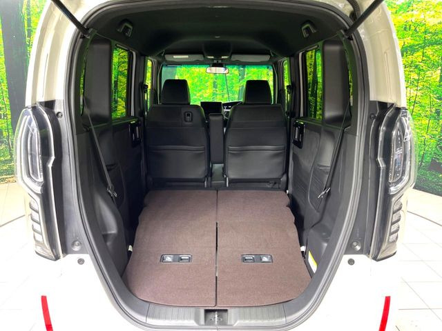 普段のお買い物や通勤、送迎等に十分な荷室スペースを確保しております。セカンドシートを倒すと、大きな荷物の積載も可能です♪