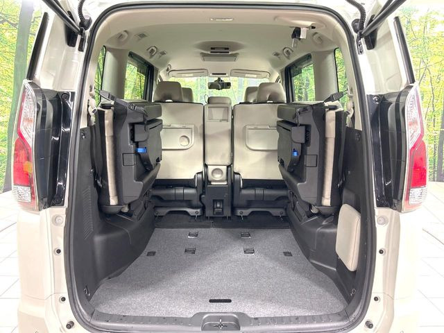 普段のお買い物や通勤、送迎等に十分な荷室スペースを確保しております。セカンドシートを倒すと、大きな荷物の積載も可能です♪