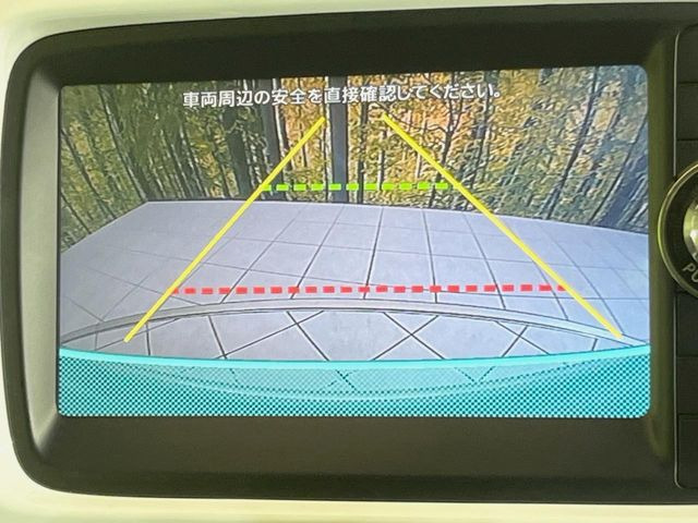 【バックカメラ】駐車時に後方がリアルタイム映像で確認できます。大型商業施設や立体駐車場での駐車時や、夜間のバック時に大活躍!運転スキルに関わらず、今や必須となった装備のひとつです!