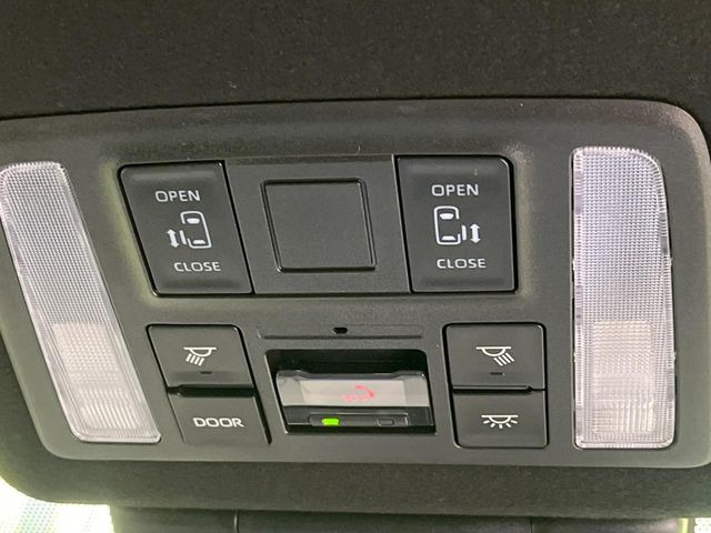 【両側パワースライドドア】スマートキーや運転席のスイッチで後席両側スライドドアの開閉が可能♪電動だから力を入れてドアを開ける必要が無く、小さなお子様でも簡単に開け閉めでき快適です♪