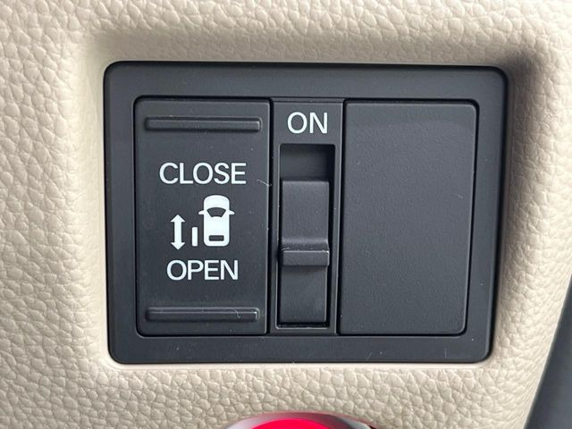 【パワースライドドア】スマートキーや運転席のスイッチでスライドドアの開閉が可能♪電動だから力を入れてドアを開ける必要が無く、小さいお子様でも、重い荷物を持っている時もラクに開け閉めできます♪