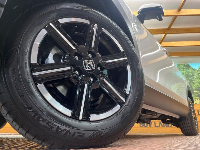 �y����16�C���`�A���~�z�C�[���z�O�ςɃ}�b�`���������A���~�z�C�[���𑕒����Ă���܂��B�e��ЊO�A���~�z�C�[����A�X�^�b�h���X�^�C�����戵�����Ă���܂��B���񂲑��k����������