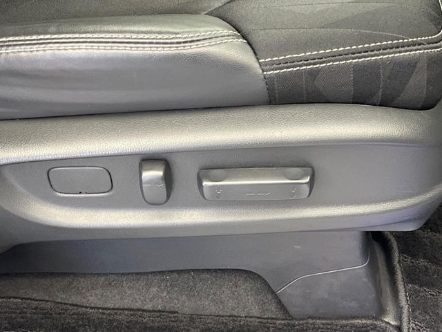 【パワーシート】スイッチ一つで簡単にシートの微調整が可能!電動だから力もいりません!快適なシートポジションにセットして、快適なドライブをお楽しみください。