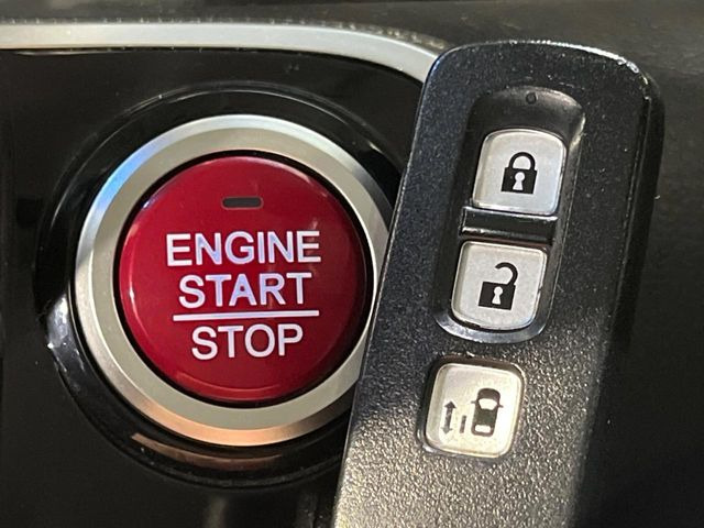�yHonda�X�}�[�g�L�[�z�J�o����|�P�b�g�ɓ��ꂽ�܂܂ł��h�A�̎{���E�������\�ȃX�}�[�g�L�[�𑕔��B�G���W���̃I���E�I�t�����J�M�����o���K�v����������Ƃ��Ă��֗��ł���