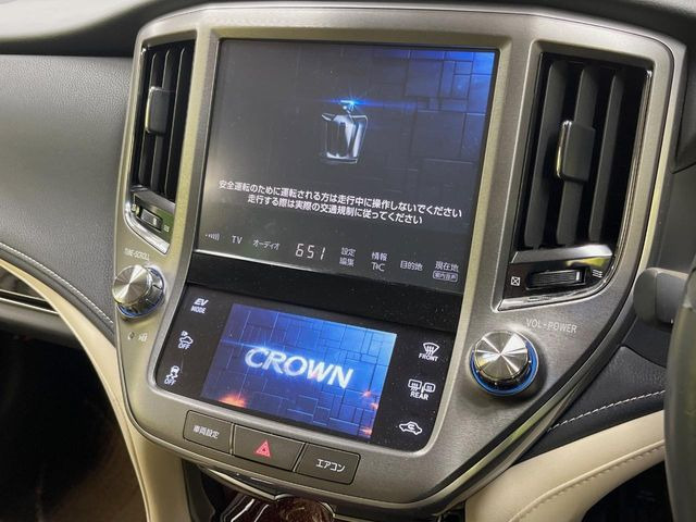【メーカー純正ナビ】インテリアに溶け込むスタイリッシュな「専用設計」メーカーナビを装備♪視認性や操作性など基本性能にも優れ、より上質なカーライフをお楽しみいただけます。