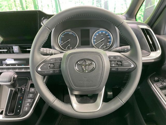【純正革巻きステアリング】上質な革を使用することで、手にしっかり馴染みとても運転しやすいハンドルです♪