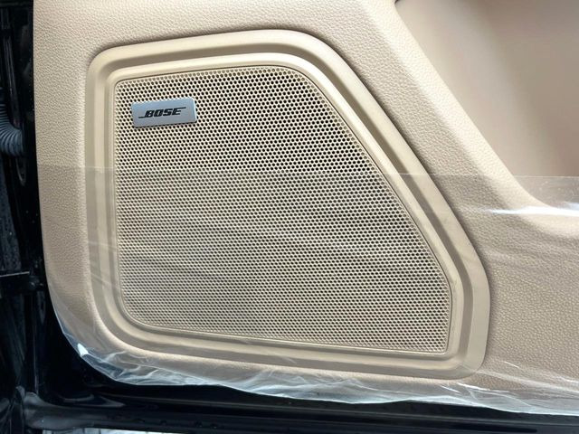 ��BOSE�T���E���h�V�X�e��:���f�����ɍœK�Ȓ������{���ꂽ�A�l�C�̃T�E���h�V�X�e���ł��B�ʏ�̃X�s�[�J�[�Ɣ�r���Ă����̍L���肪�������܂��B���񂲗��X�̏ゲ�̊����������B
