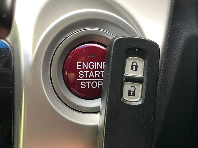�yHonda�X�}�[�g�L�[�z�J�o����|�P�b�g�ɓ��ꂽ�܂܂ł��h�A�̎{���E�������\�ȃX�}�[�g�L�[�𑕔��B�G���W���̃I���E�I�t�����J�M�����o���K�v����������Ƃ��Ă��֗��ł���
