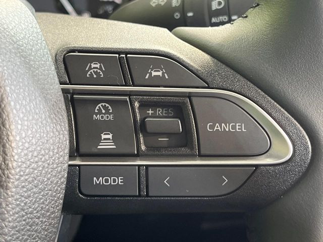 【レーダークルーズコントロール】高速道路での長距離走行が楽に!!自動で速度を保つクルーズコントロールが、衝突軽減システムと連携し、前方の車両を感知して車間を保つように速度調節してくれます!!