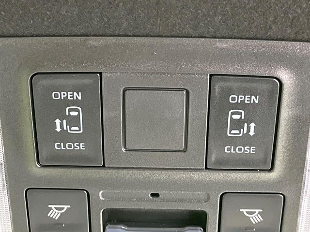 【両側パワースライドドア】スマートキーや運転席のスイッチで後席両側スライドドアの開閉が可能♪電動だから力を入れてドアを開ける必要が無く、小さなお子様でも簡単に開け閉めでき快適です♪