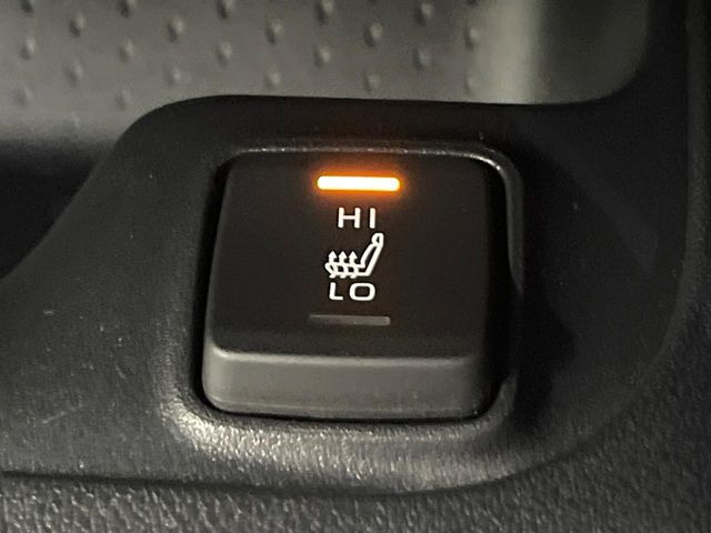 【シートヒーター】寒い日に重宝するシートヒーター!エアコンより早く温まってくれるので寒がりの人も安心ですね♪エアコンの温風は乾燥するから苦手、という方にもをおすすめです。