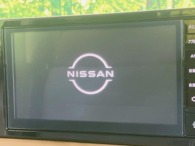 【純正9型ディスプレイオーディオ】お手持ちのスマートフォンとの連携で、ナビや音楽再生など各種アプリを使用可能。スマホに近い感覚でお使いいただけます♪