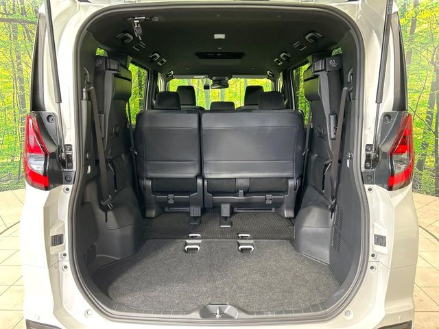 普段のお買い物や通勤、送迎等に十分な荷室スペースを確保しております。セカンドシートを倒すと、大きな荷物の積載も可能です♪