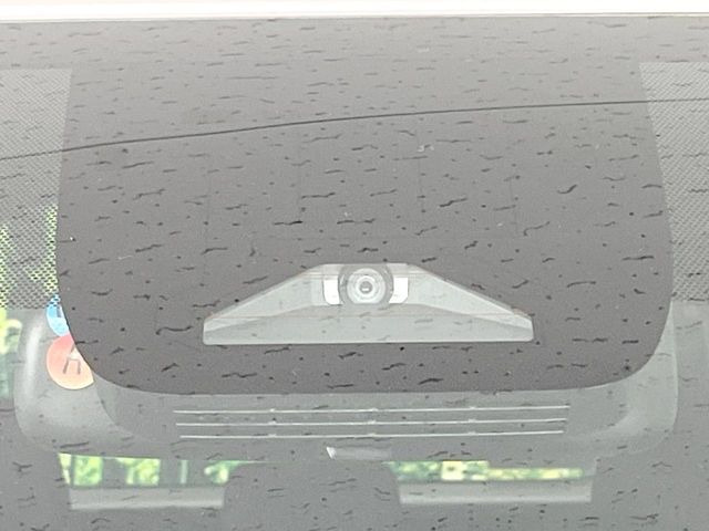 【トヨタセーフティセンス】走行中に前方の車両等を認識し、衝突しそうな時は警報とブレーキで衝突回避と被害軽減をアシスト。より安全にドライブをお楽しみいただけます。