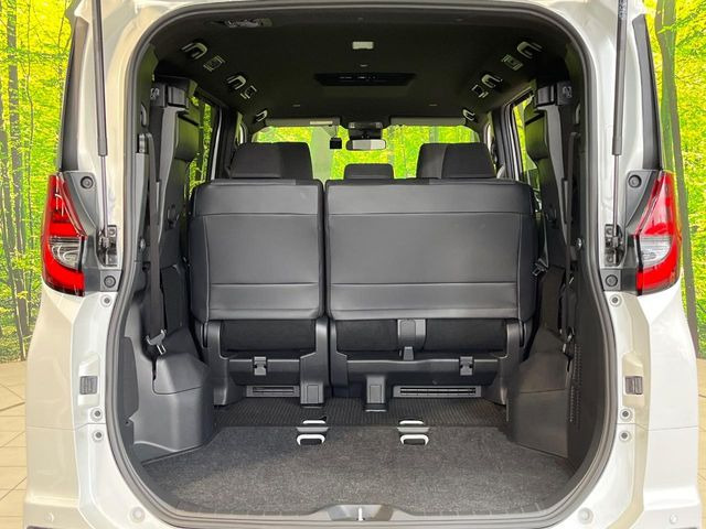 普段のお買い物や通勤、送迎等に十分な荷室スペースを確保しております。セカンドシートを倒すと、大きな荷物の積載も可能です♪