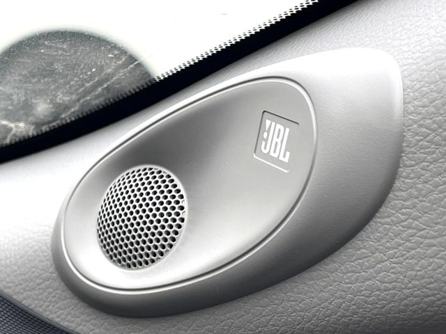 �yJBL�T�E���h�V�X�e���z���[�J�[�I�v�V�����̍��i�ʃT�E���h�V�X�e���𓋍ځB��p�̃`���[�j���O���{���ꂽ�召�l�X�ȃX�s�[�J�[����ǎ��ȃT�E���h���t�ł��A�Տꊴ���ӂ�鉹����Ԃ����o���܂��B