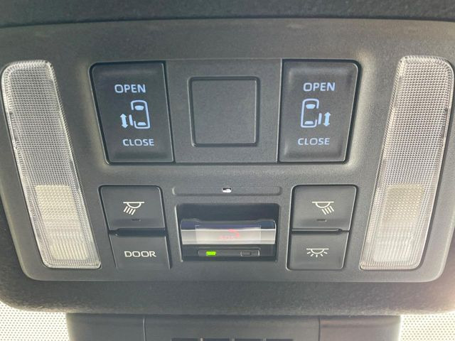 【両側パワースライドドア】スマートキーや運転席のスイッチで後席両側スライドドアの開閉が可能♪電動だから力を入れてドアを開ける必要が無く、小さなお子様でも簡単に開け閉めでき快適です♪