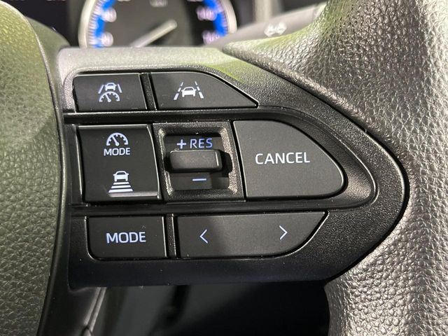 【レーダークルーズコントロール】高速道路での長距離走行が楽に!!自動で速度を保つクルーズコントロールが、衝突軽減システムと連携し、前方の車両を感知して車間を保つように速度調節してくれます!!
