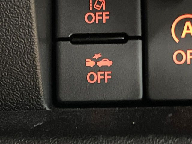 【スズキ セーフティサポート】走行中に前方の車両等を認識し、衝突しそうな時は警報とブレーキで衝突回避と被害軽減をアシスト。より安全にドライブをお楽しみいただけます。
