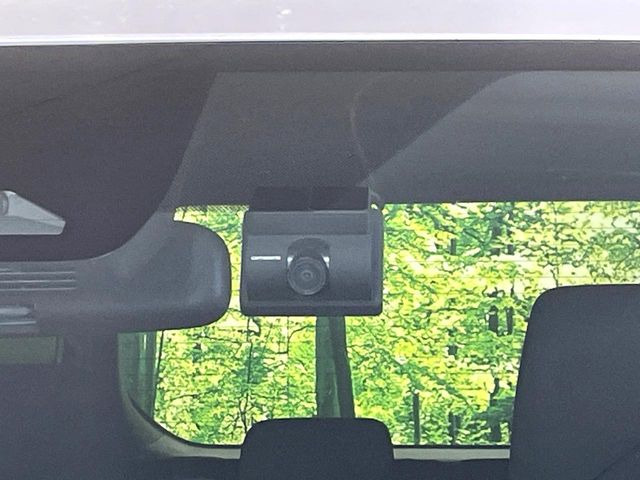 【ドライブレコーダー】ドライブレコーダー装備!走行中はもちろん、あおり運転や事故に遭遇した際、映像で記録し、万一のリスクに備えます。※記録用SDカードはお客様ご自身でご準備いただく必要があります。