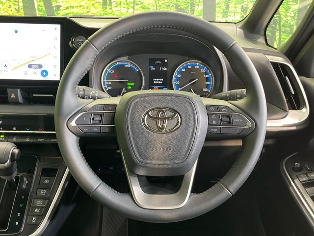 【純正革巻きステアリング】上質な革を使用することで、手にしっかり馴染みとても運転しやすいハンドルです♪