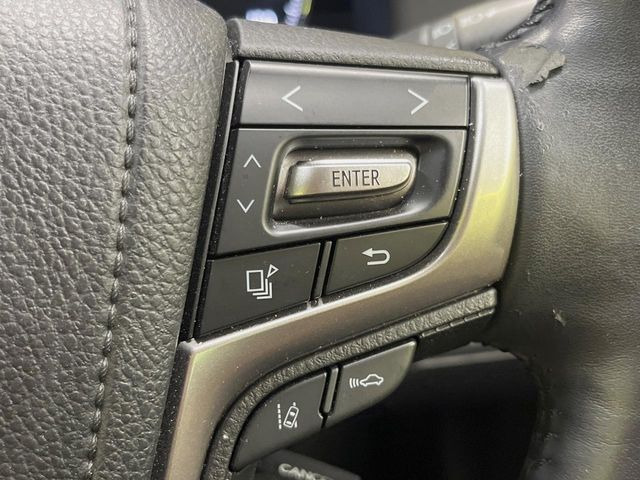 【プリクラッシュセーフティ】前方の車両等を検知し、衝突しそうな時は警報で注意を促し、ブレーキを踏む力をサポート。ブレーキを踏めなかった場合は衝突被害軽減ブレーキが作動、衝突回避をサポートします。