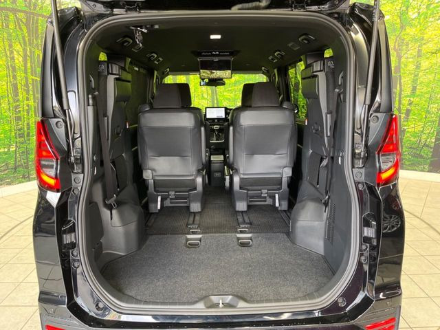 普段のお買い物や通勤、送迎等に十分な荷室スペースを確保しております。シートを倒すと、大きな荷物の積載も可能です♪