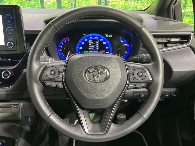 【ステアリングヒーター】冬場に冷たくなりやすい革巻きステアリングを、スイッチ一つで素早く適温に!エアコンよりも早く温まってくれるので、寒い日の運転も快適になりますね♪