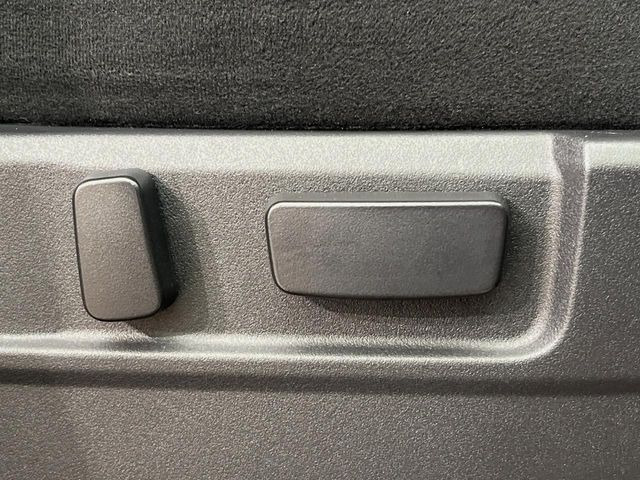 【パワーシート】スイッチ一つで簡単にシートの微調整が可能!電動だから力もいりません!快適なシートポジションにセットして、快適なドライブをお楽しみください。