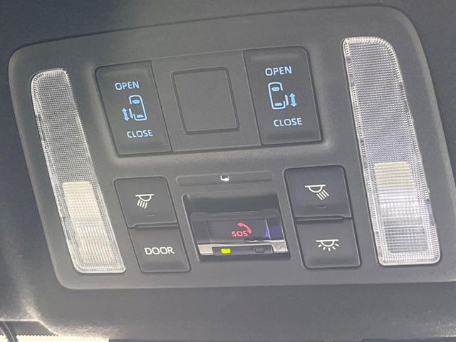 【両側パワースライドドア】スマートキーや運転席のスイッチで後席両側スライドドアの開閉が可能♪電動だから力を入れてドアを開ける必要が無く、小さなお子様でも簡単に開け閉めでき快適です♪