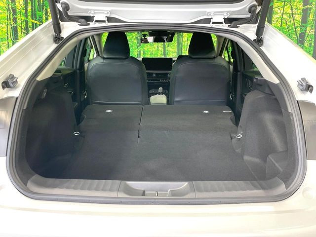 普段のお買い物や通勤、送迎等に十分な荷室スペースを確保しております。セカンドシートを倒すと、大きな荷物の積載も可能です♪