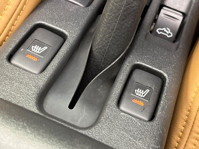 【シートヒーター】寒い日に重宝するシートヒーター!エアコンより早く温まってくれるので寒がりの人も安心ですね♪エアコンの温風は乾燥するから苦手、という方にもをおすすめです。