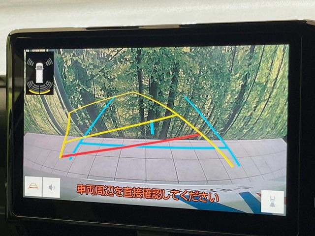 【バックカメラ】駐車時に後方がリアルタイム映像で確認できます。大型商業施設や立体駐車場での駐車時や、夜間のバック時に大活躍!運転スキルに関わらず、今や必須となった装備のひとつです!