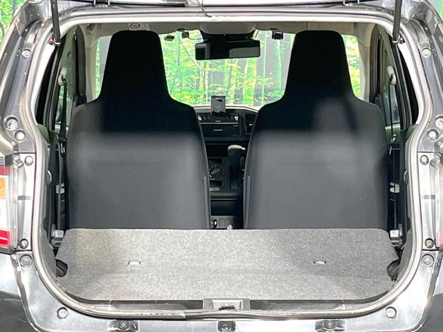 普段のお買い物や通勤、送迎等に十分な荷室スペースを確保しております。セカンドシートを倒すと、大きな荷物の積載も可能です♪