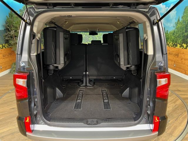 普段のお買い物や通勤、送迎等に十分な荷室スペースを確保しております。セカンドシートを倒すと、大きな荷物の積載も可能です♪