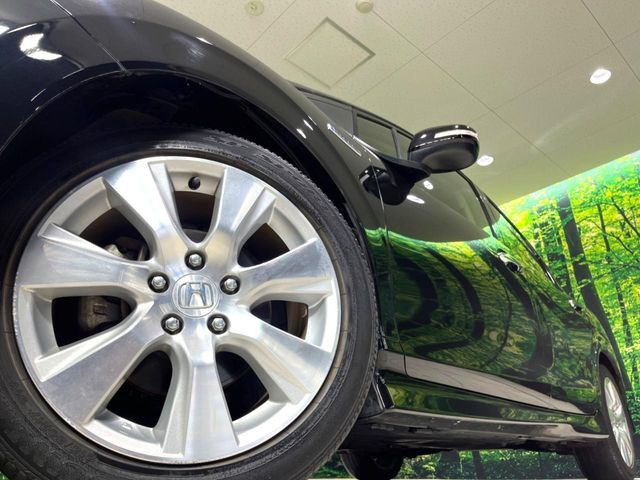 �y����17�C���`�A���~�z�C�[���z�O�ςɃ}�b�`���������A���~�z�C�[���𑕒����Ă���܂��B�e��ЊO�A���~�z�C�[����A�X�^�b�h���X�^�C�����戵�����Ă���܂��B���񂲑��k����������