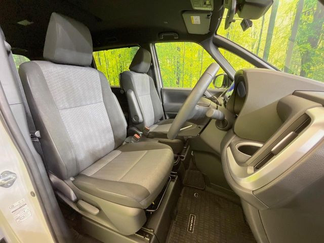 運転席シート廻りは使用感も少なく、良好な状態となっています。丁寧に使われていたことがよくわかりますね。