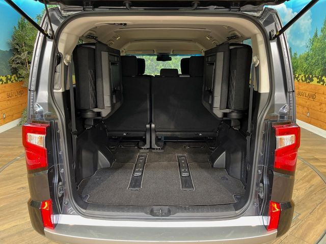普段のお買い物や通勤、送迎等に十分な荷室スペースを確保しております。セカンドシートを倒すと、大きな荷物の積載も可能です♪
