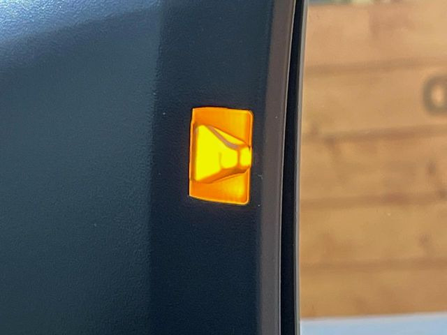 �y�����r�[�N���f�B�e�B�N�V�����z���s���A�h�A�~���[�̎��p�ɂȂ�₷���ӏ��Ɍ㑱�Ԃ��ڋ߂���ƃT�C�h�~���[�t�߂Ɍx����\���A�h���C�o�[�ɒ��ӊ��N�ƁA����̍ۂ̓n���h��������A�V�X�g�����܂��B