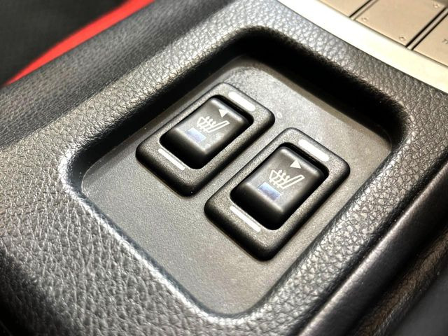 【シートヒーター】寒い日に重宝するシートヒーター!エアコンより早く温まってくれるので寒がりの人も安心ですね♪エアコンの温風は乾燥するから苦手、という方にもをおすすめです。