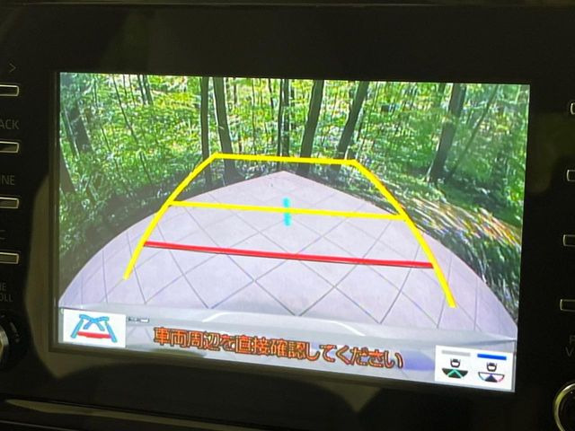 【バックカメラ】駐車時に後方がリアルタイム映像で確認できます。大型商業施設や立体駐車場での駐車時や、夜間のバック時に大活躍!運転スキルに関わらず、今や必須となった装備のひとつです!