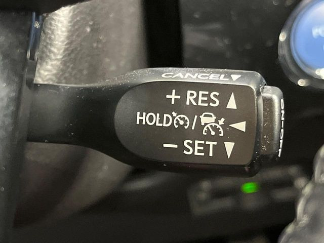 【レーダークルーズコントロール】高速道路での長距離走行が楽に!!自動で速度を保つクルーズコントロールが、衝突軽減システムと連携し、前方の車両を感知して車間を保つように速度調節してくれます!!