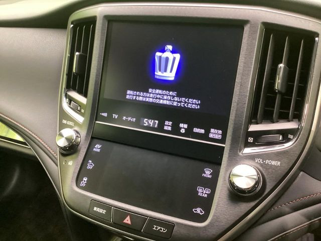 【メーカー純正ナビ】インテリアに溶け込むスタイリッシュな「専用設計」メーカーナビを装備♪視認性や操作性など基本性能にも優れ、より上質なカーライフをお楽しみいただけます。