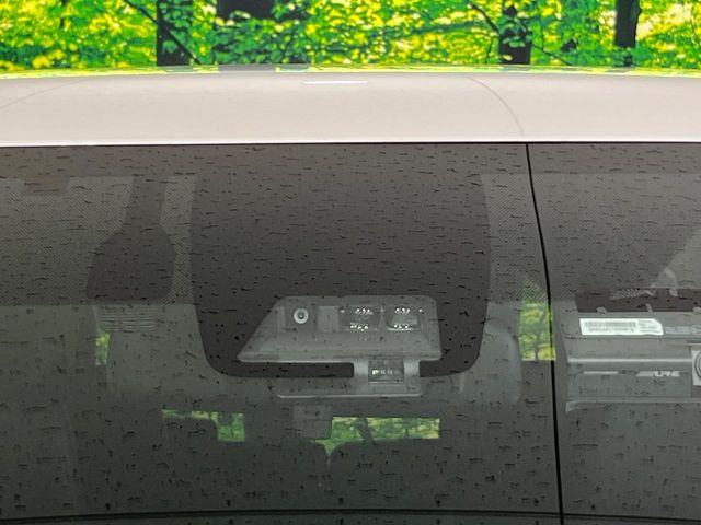 【トヨタセーフティセンス】走行中に前方の車両等を認識し、衝突しそうな時は警報とブレーキで衝突回避と被害軽減をアシスト。より安全にドライブをお楽しみいただけます。
