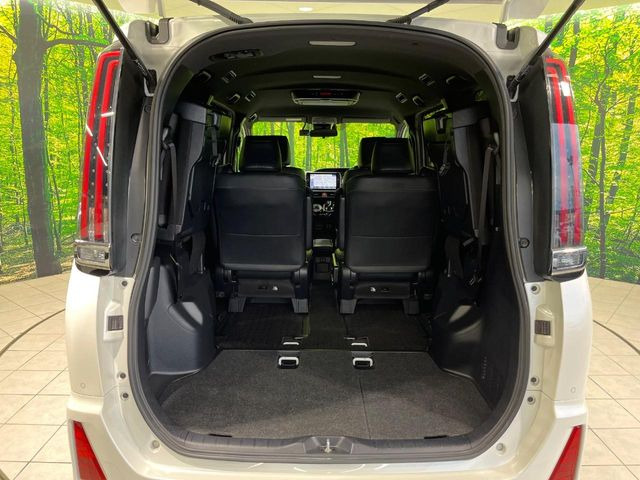 普段のお買い物や通勤、送迎等に十分な荷室スペースを確保しております。セカンドシートを倒すと、大きな荷物の積載も可能です♪