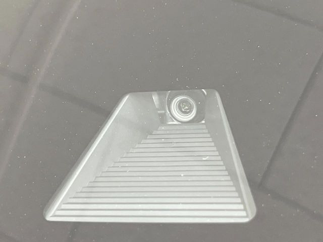 【ホンダセンシング】走行中に前方の車両等を認識し、衝突しそうな時は警報とブレーキで衝突回避と被害軽減をアシスト。より安全にドライブをお楽しみいただけます。