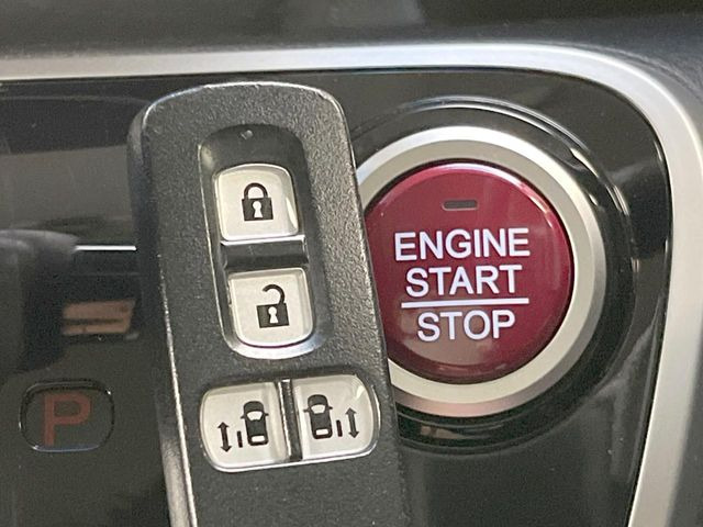 �yHonda�X�}�[�g�L�[�z�J�o����|�P�b�g�ɓ��ꂽ�܂܂ł��h�A�̎{���E�������\�ȃX�}�[�g�L�[�𑕔��B�G���W���̃I���E�I�t�����J�M�����o���K�v����������Ƃ��Ă��֗��ł���