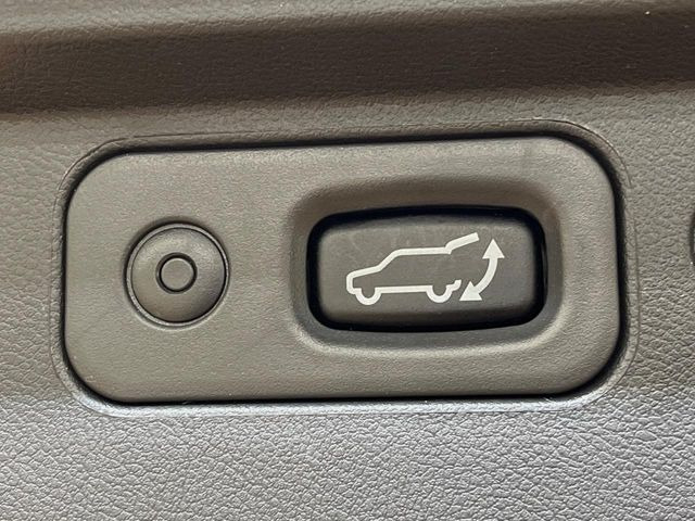 【パワーバックドア】スマートキーや運転席のボタンを押すだけでリアゲートが自動で開閉します!荷物を持っている時や、高い位置にあるバックドアを閉める際に便利な機能です♪