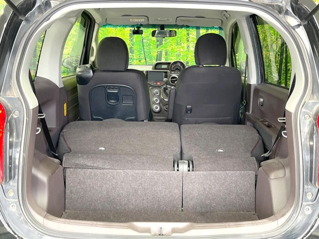 後席を格納すると、これだけの広さが!シーンに合わせたシートアレンジで、大きな荷物も積むことが出来ます♪